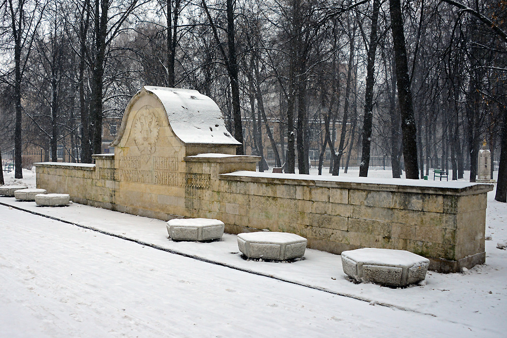 Обмер мемориальной стены из белого камня